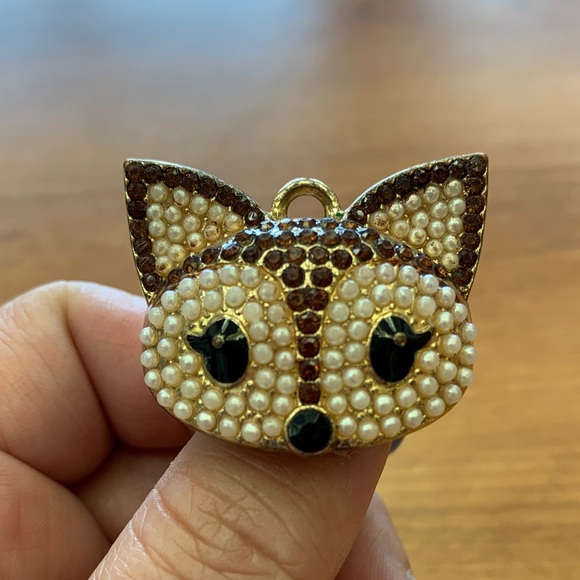 Elegant Cat Pendant with Pearl and Brown Rhinestone Accents - Picture 1 of 3